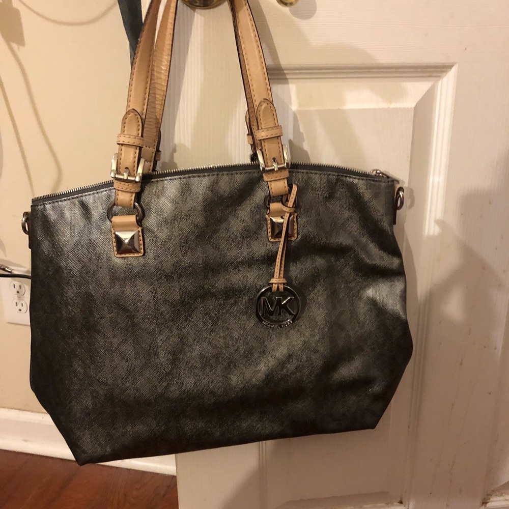 Hand bag